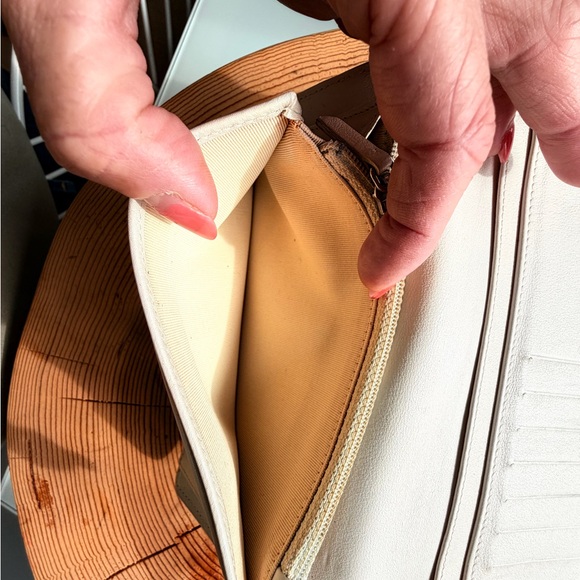 CHANEL Ivory Chevron Leather Wallet - Picture 5 of 16